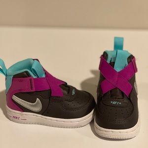 Girls Nike Air Force 1’s size 4T brand new!
